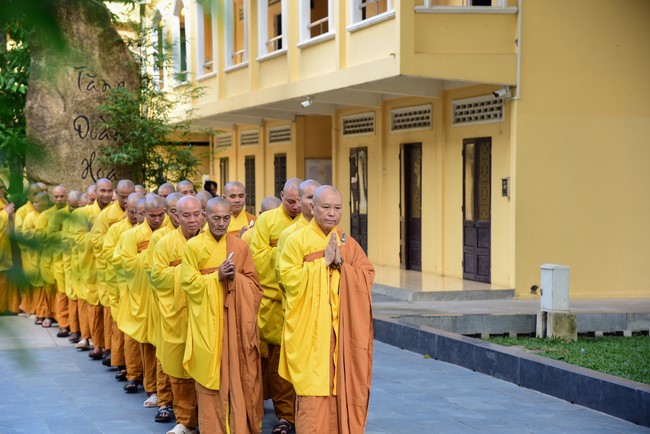 Pratimoksa commandment rite and precept listen at Hoang Phap pagoda